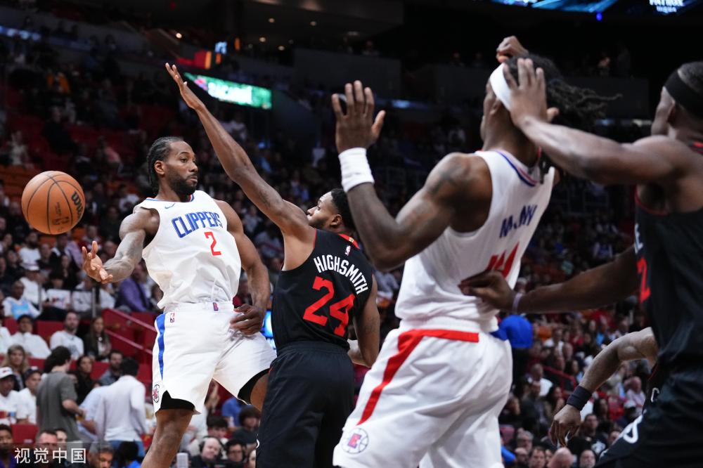 她以流畅且 她以流畅且