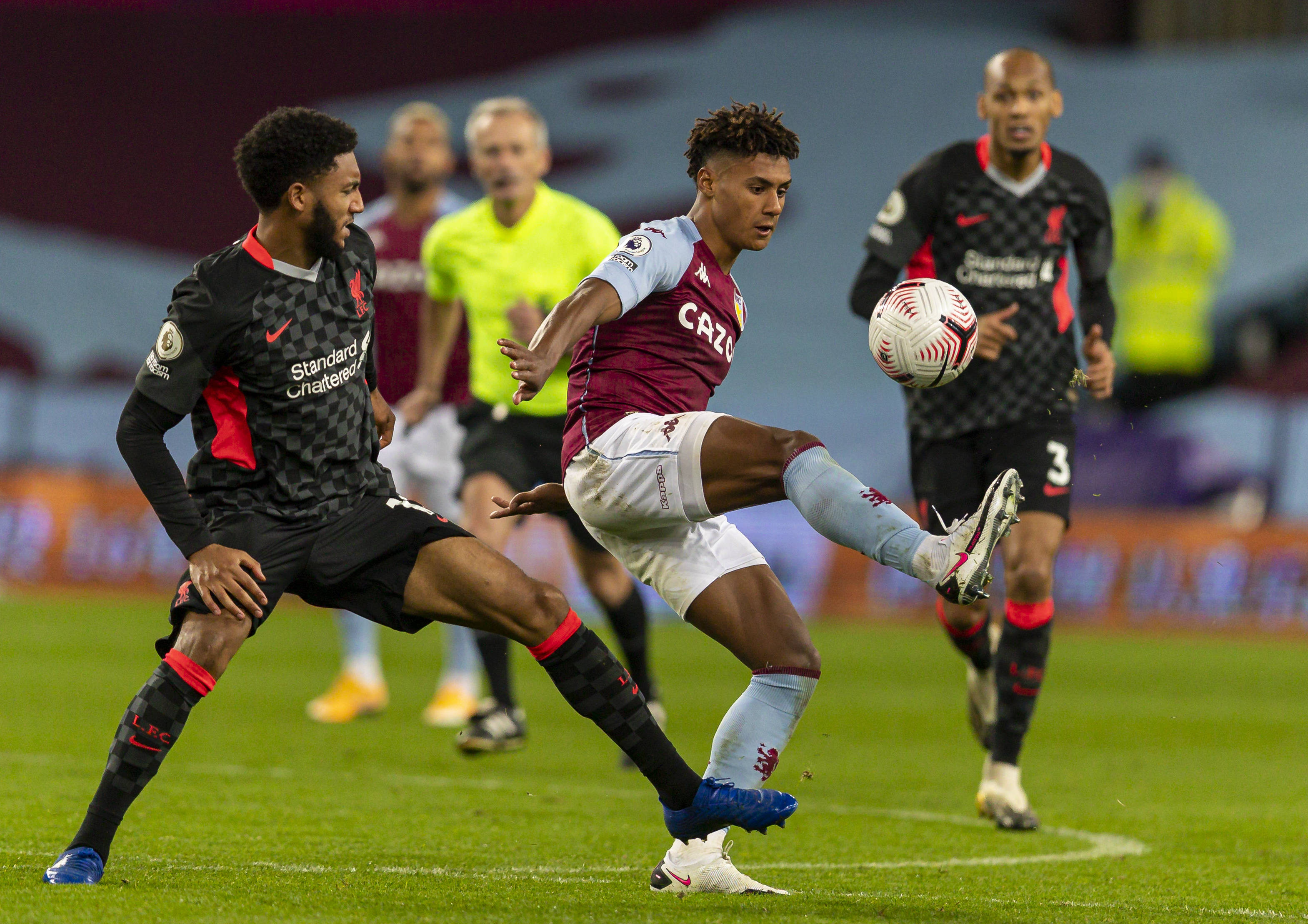 形成鲜明对 形成鲜明对